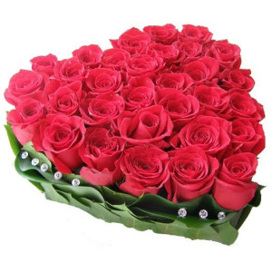 Сердце из 51 красной розы
